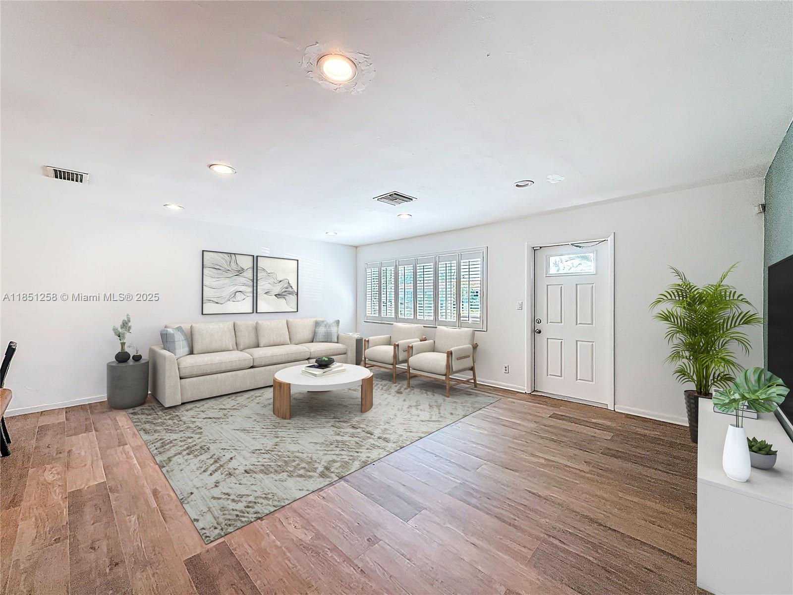 CORAL KEY VILLAS 2ND SEC - Residential