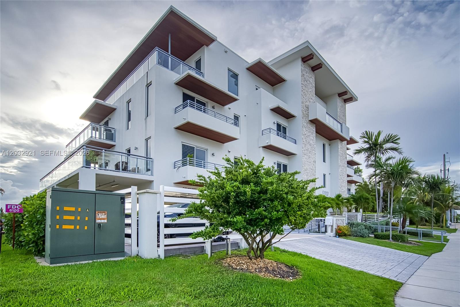 SEASIDE VILLAGE WEST COND - Residential