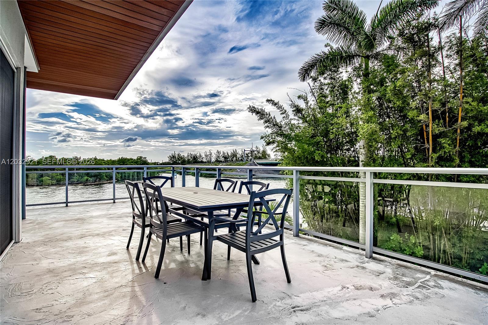 SEASIDE VILLAGE WEST COND - Residential