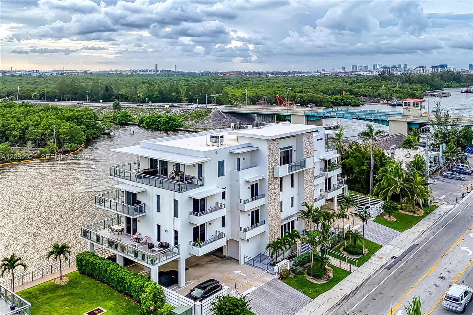 SEASIDE VILLAGE WEST COND - Residential