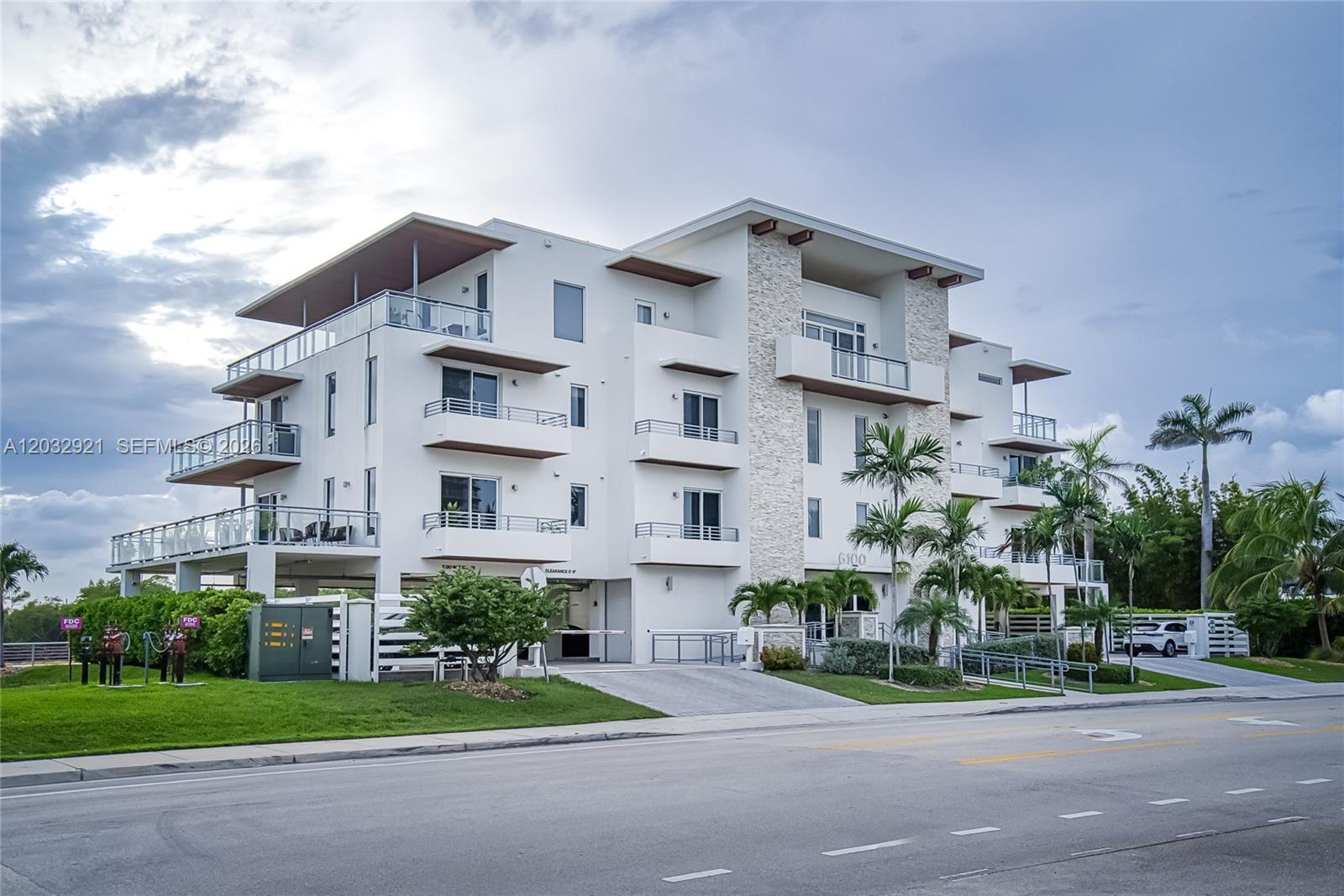 SEASIDE VILLAGE WEST COND - Residential