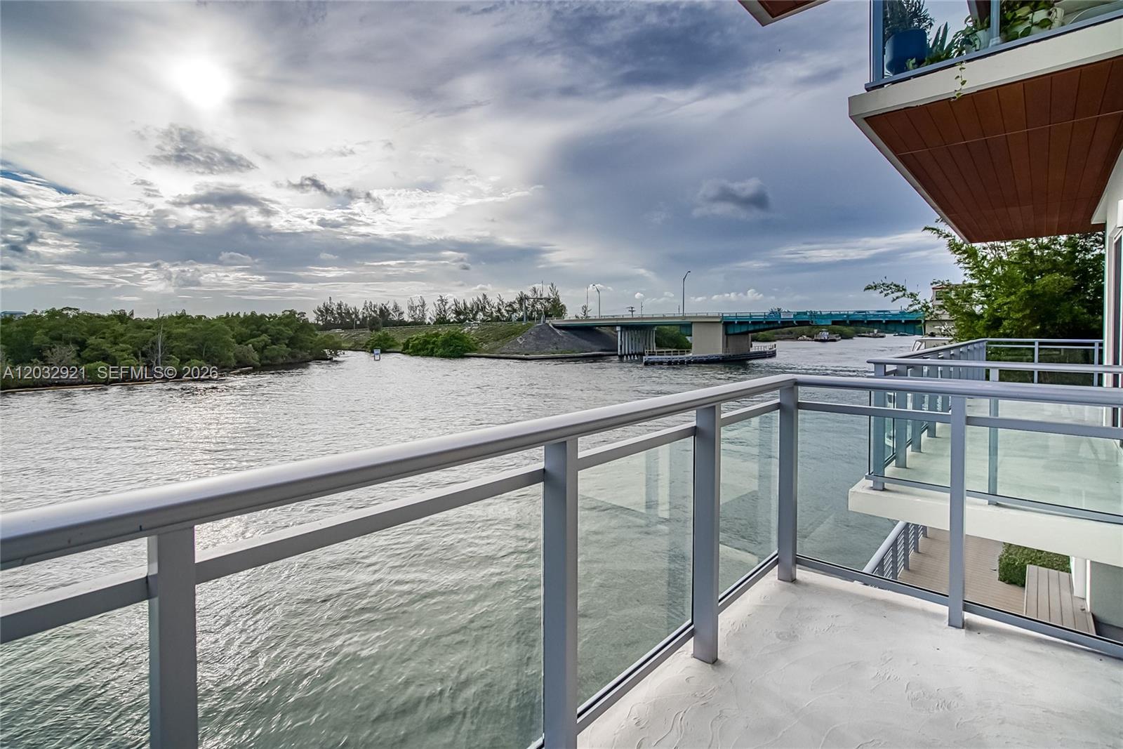 SEASIDE VILLAGE WEST COND - Residential