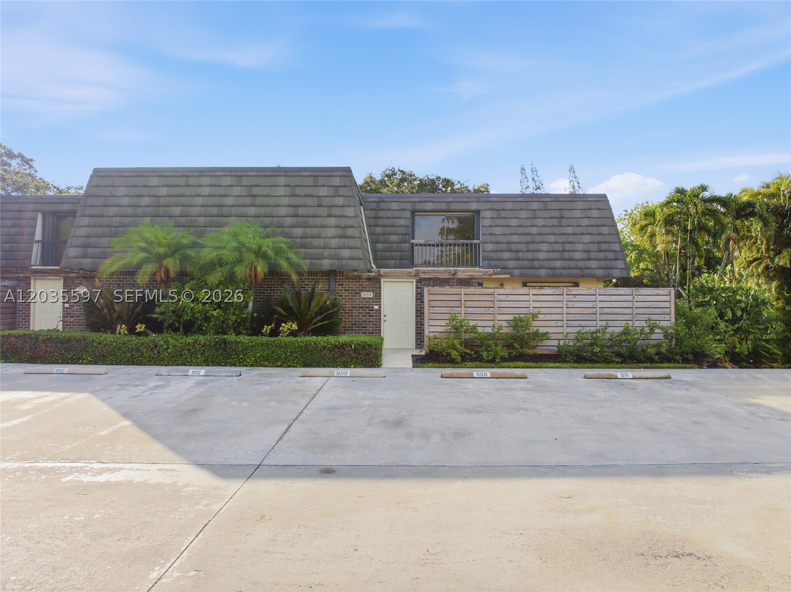 GLENWOOD TWNHS - Residential