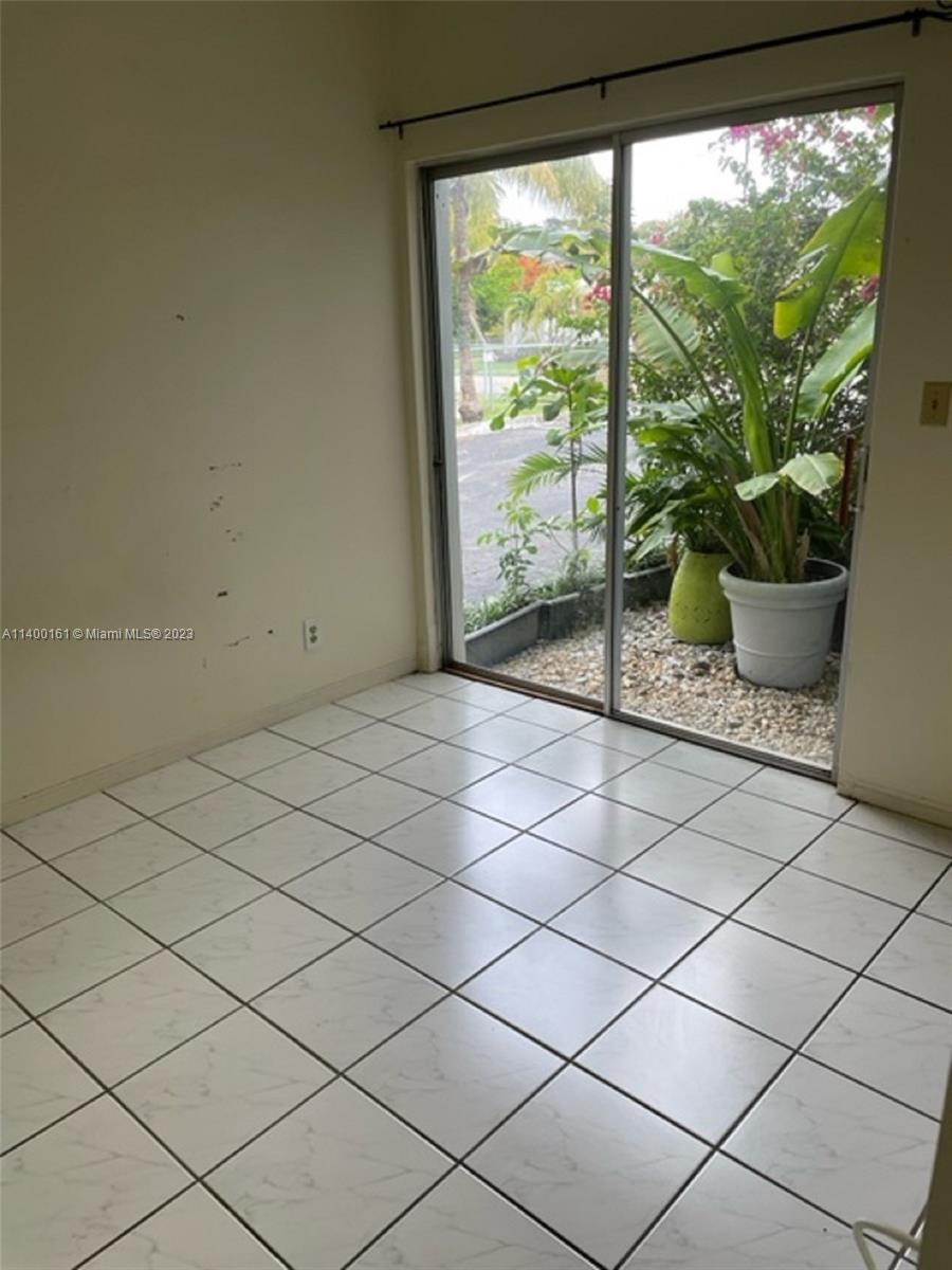 DELWOOD CONDO - Residential