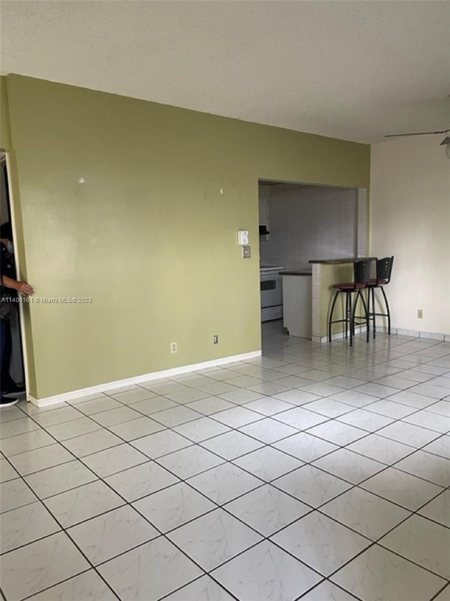 DELWOOD CONDO - Residential
