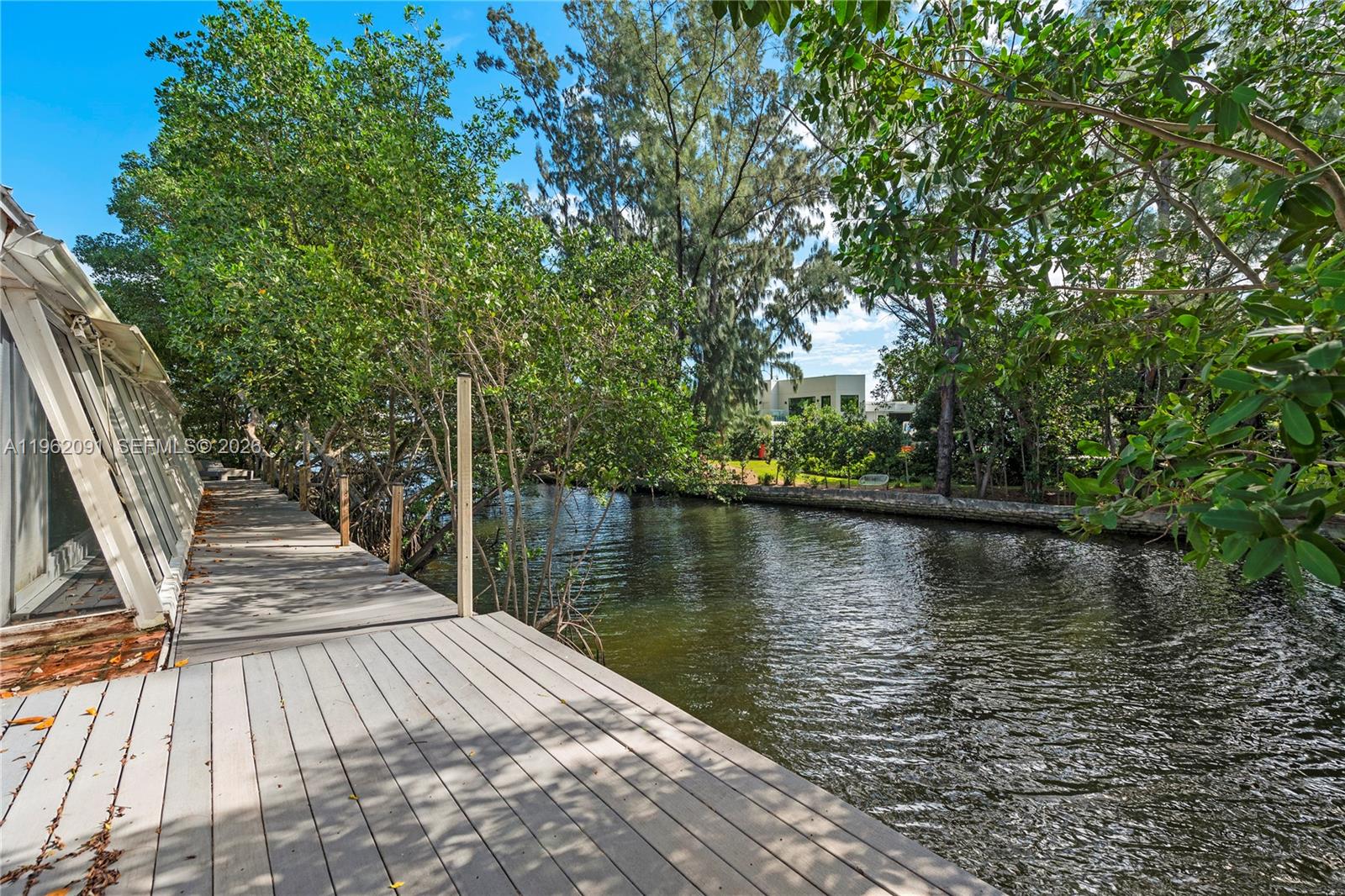 ENCHANTED LAKE - Residential