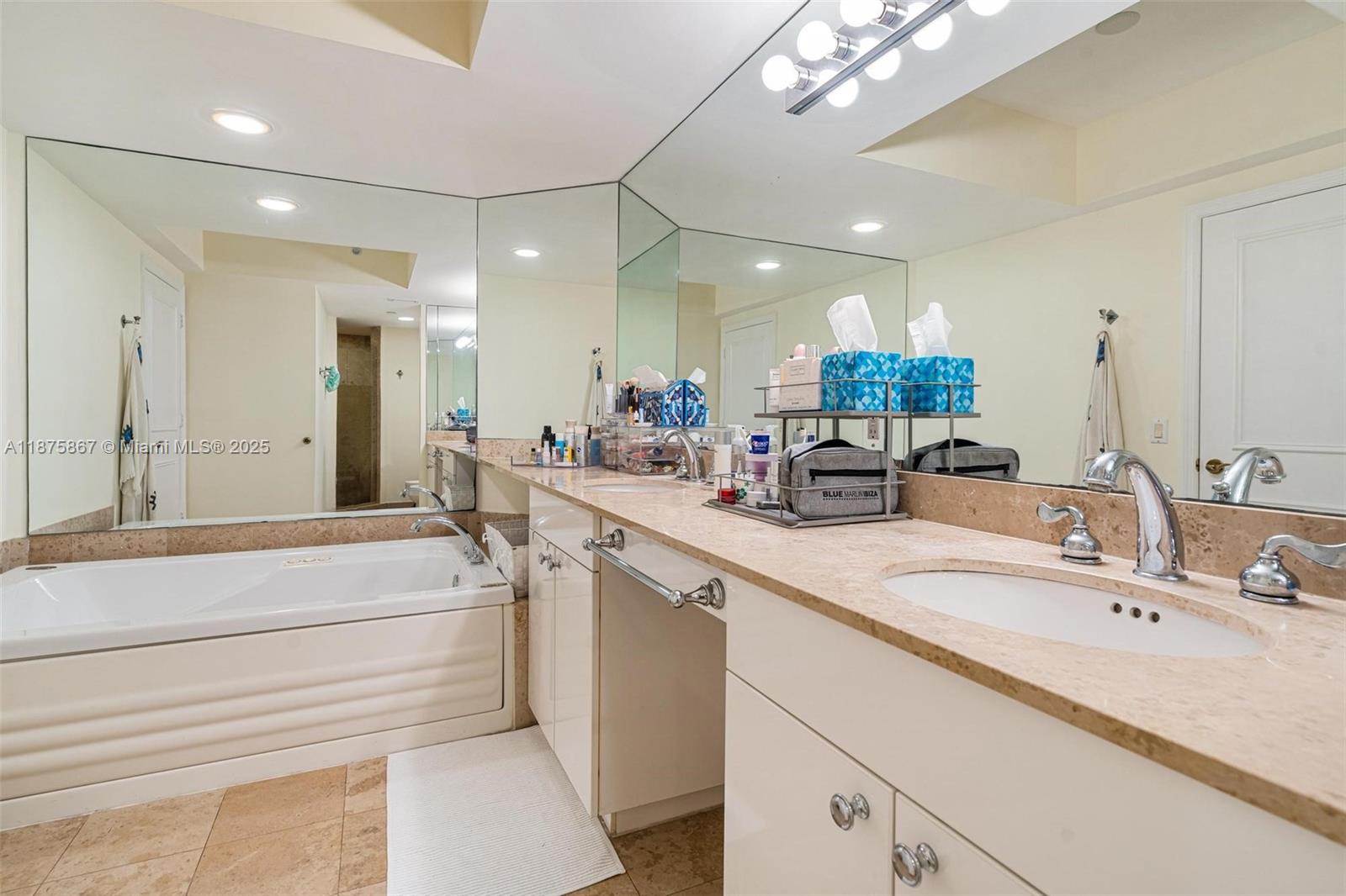 BLUE DIAMOND CONDO - Residential