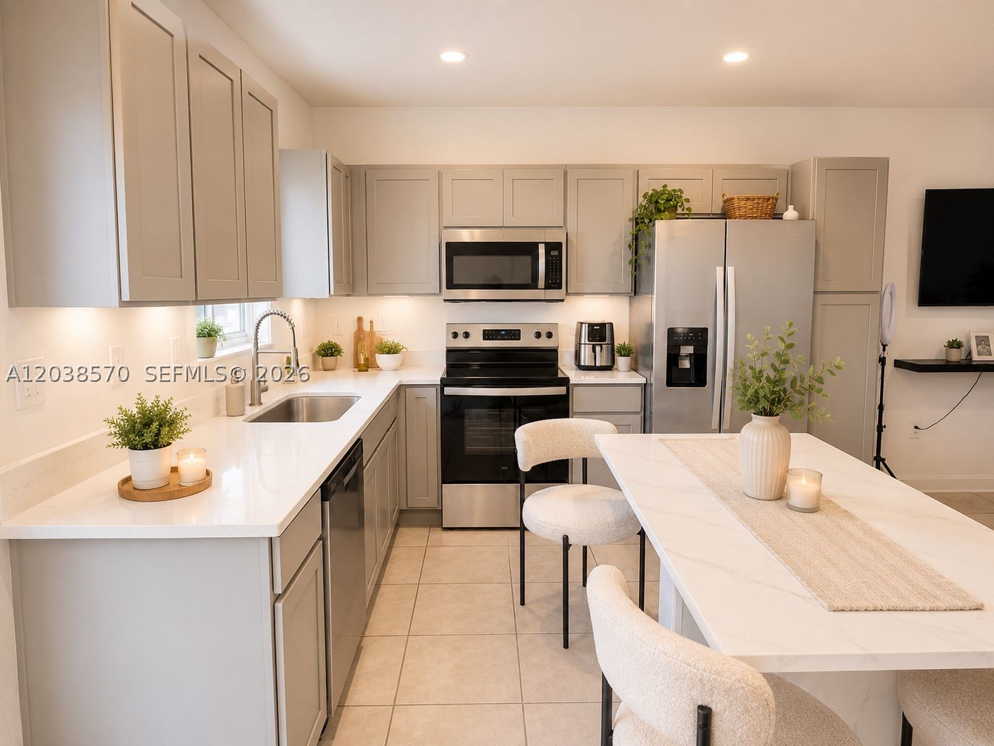 MIAMI LAND AND DEVELOPMEN - Residential Lease