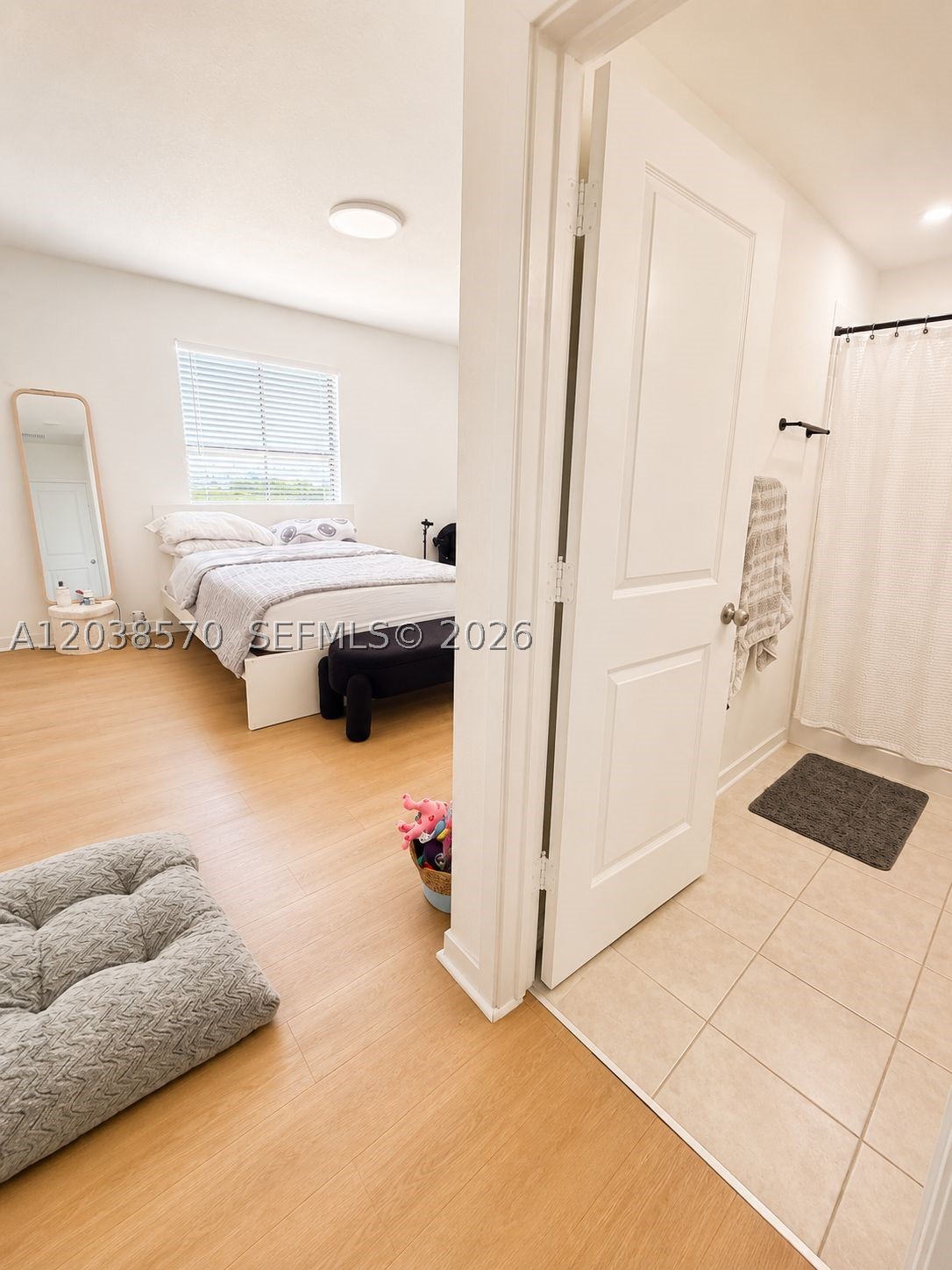 MIAMI LAND AND DEVELOPMEN - Residential Lease