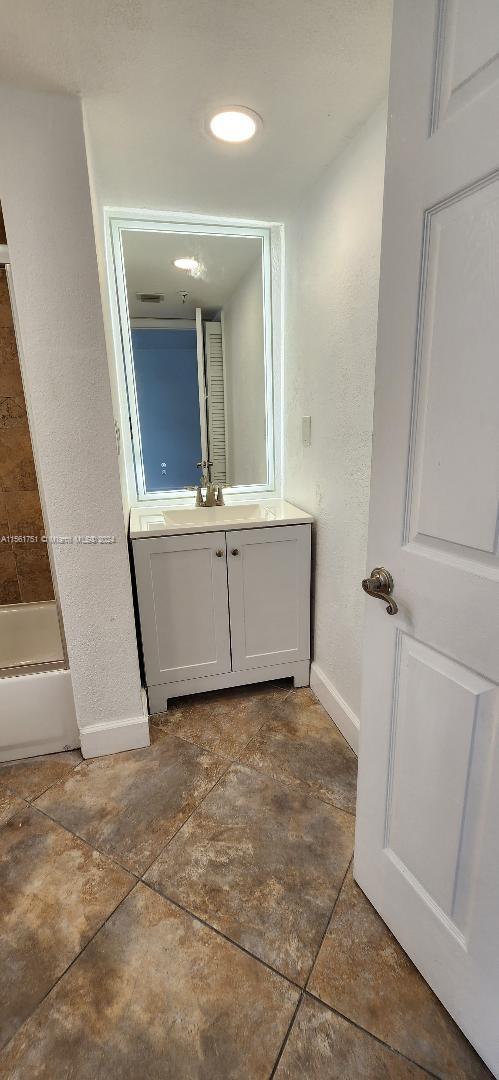 THE GEORGIAN CONDO - Residential Lease