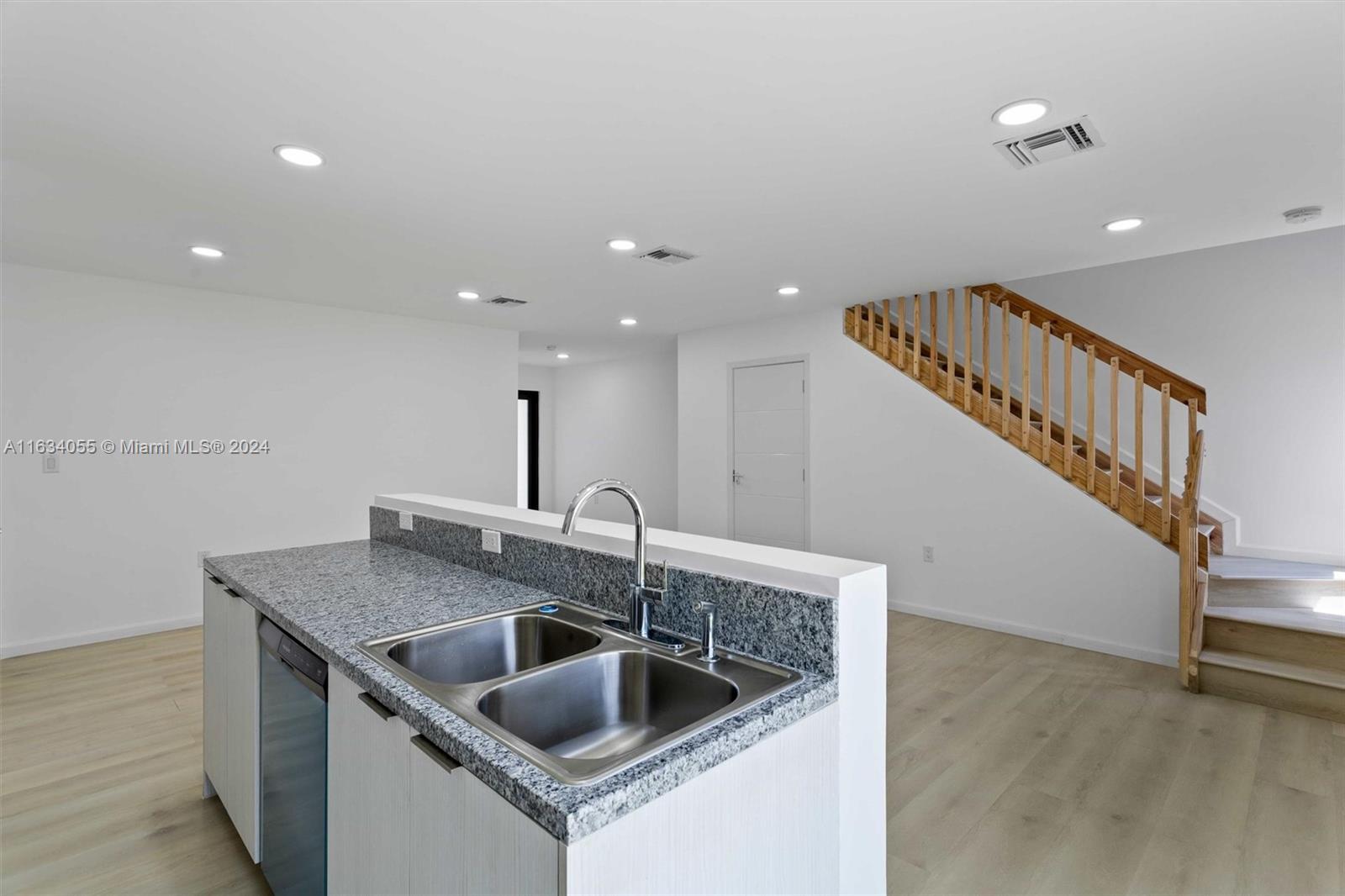 SUNNYLAND PARK NO 2 - Residential