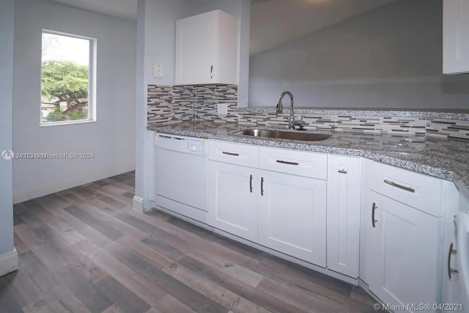 SUMMER LAKE - Residential Lease