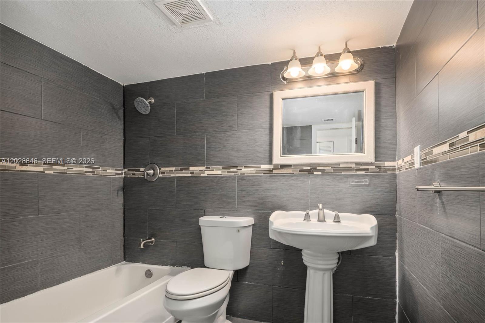 SPANISH TRACE CONDO PH II - Residential Lease