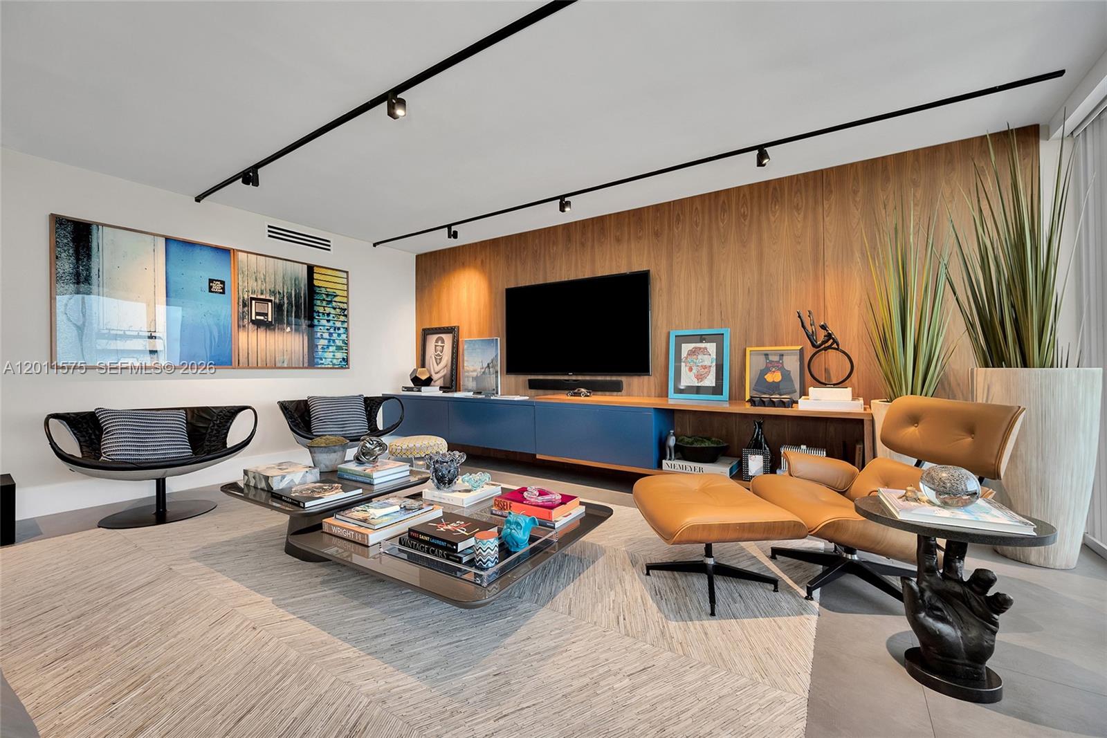 CASA DEL MAR CONDO - Residential
