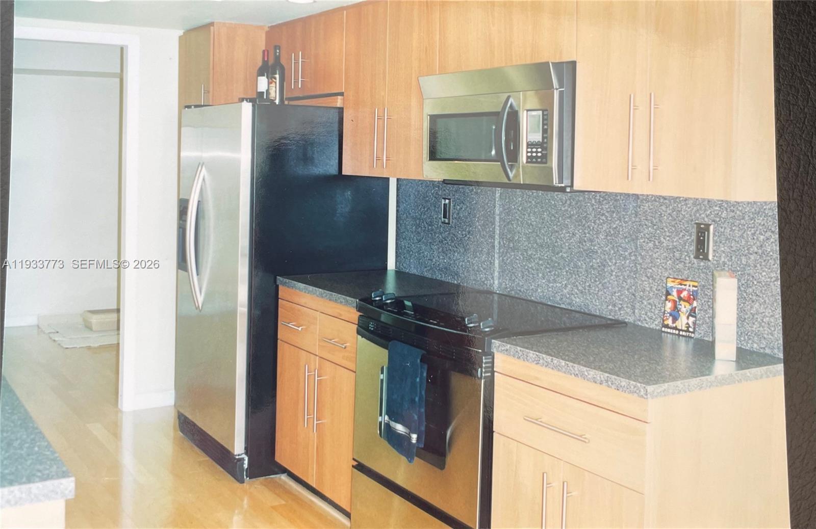 TOWERS OF QUAYSIDE CONDO - Residential