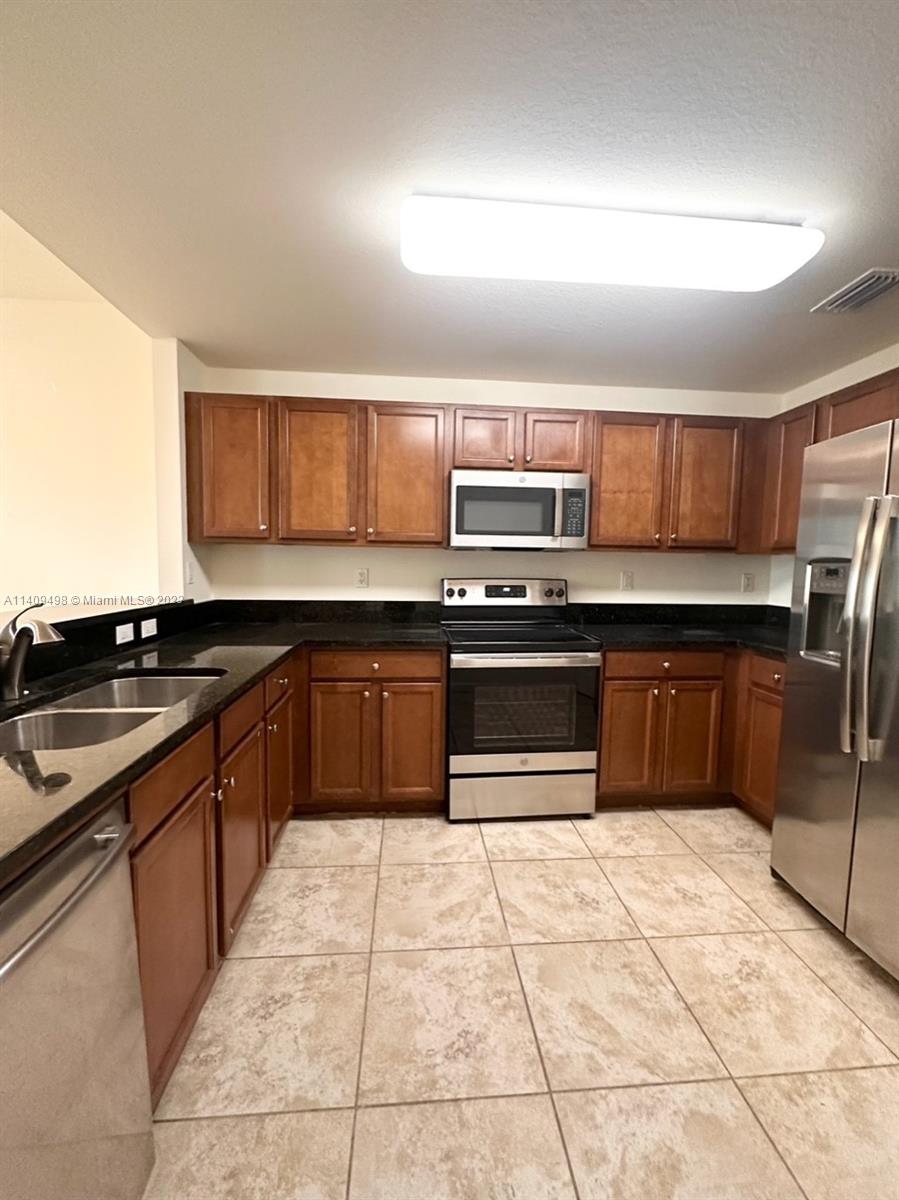 ST MAARTEN AT GRAND BAY C - Residential Lease