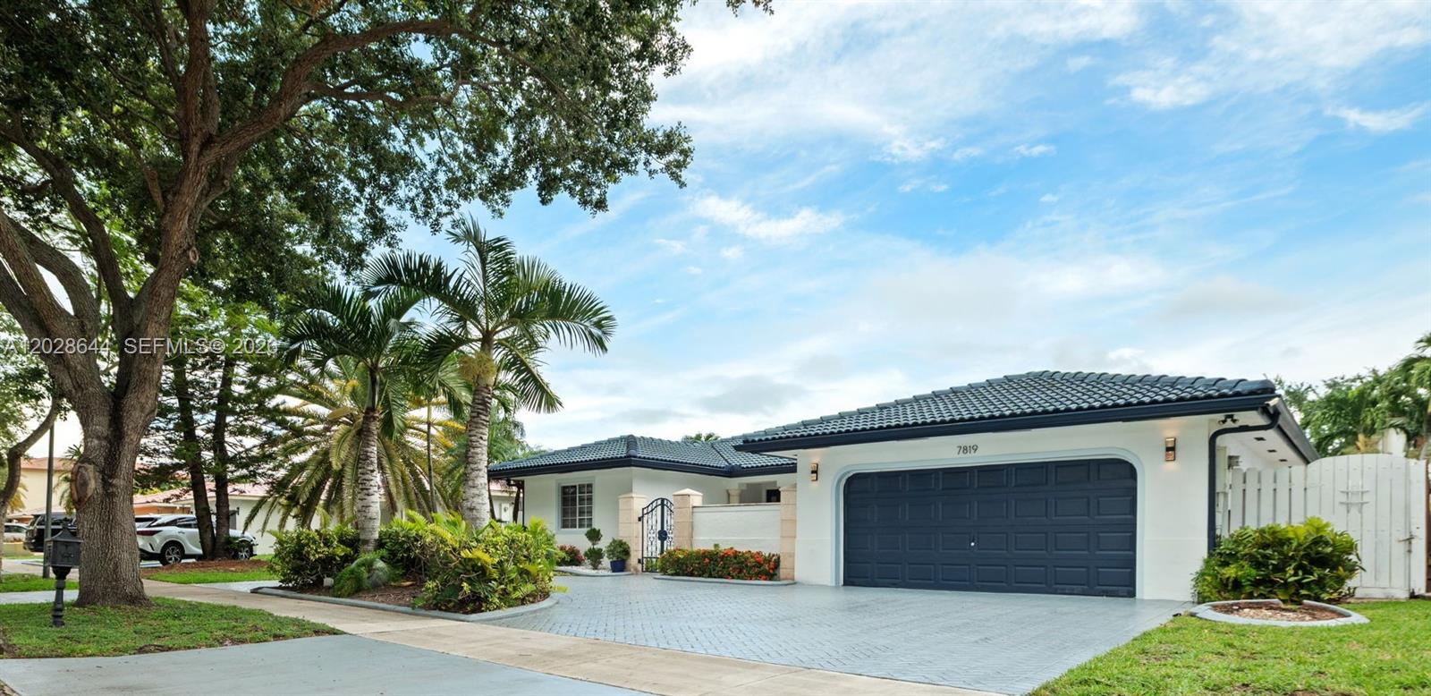Beautifully maintained 4-bedroom, 3-bath one story home in the prestigious guard-gated community of Royal Oaks. Features a private courtyard entrance, vaulted ceilings, tile flooring throughout, and an updated eat-in kitchen with granite countertops and wood cabinetry, plus pantry and laundry room. Spacious primary suite with large walk-in closets and remodeled bathrooms. French doors open to a large paved backyard with plenty of room for a pool. Conveniently located near A-rated schools, shopping, dining, and major highways. No HOA!