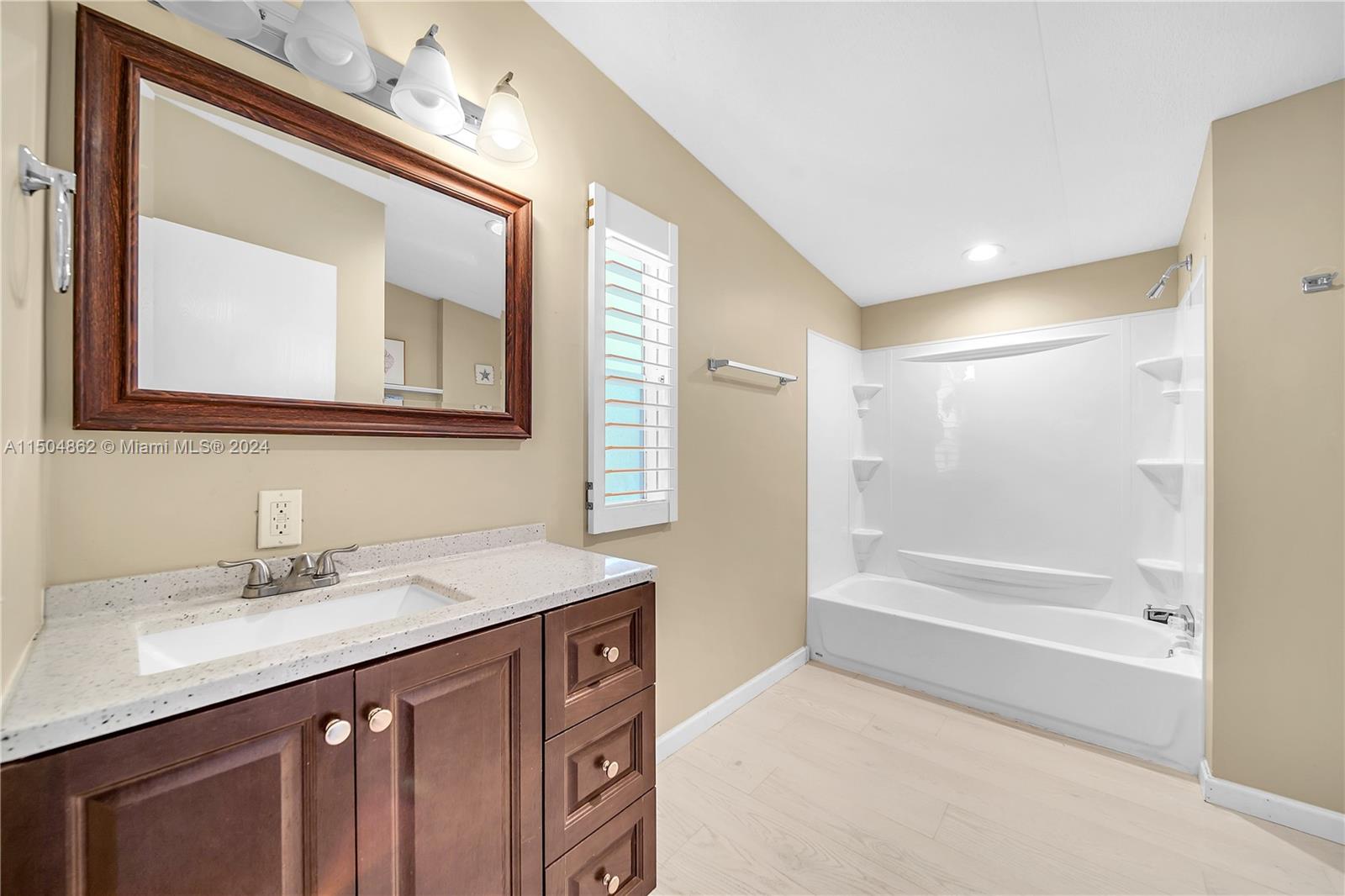 LARGO HILANDS - Residential