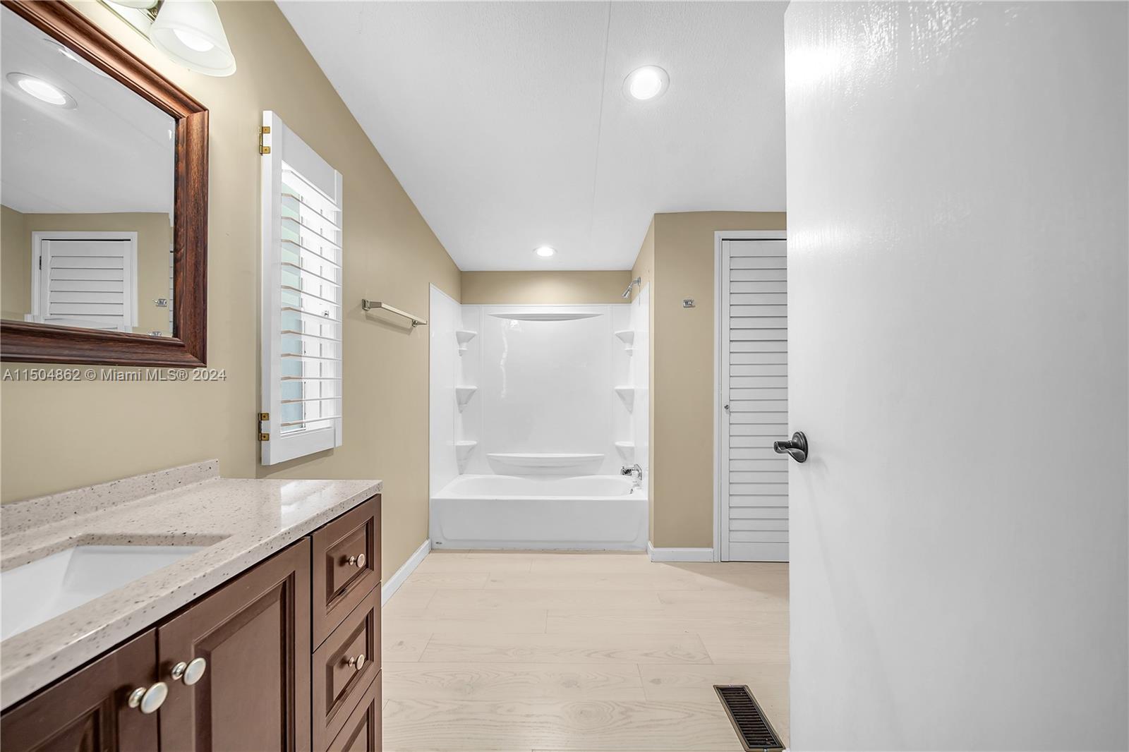 LARGO HILANDS - Residential