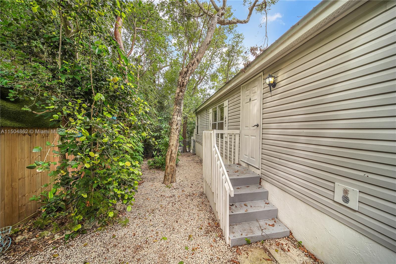 LARGO HILANDS - Residential