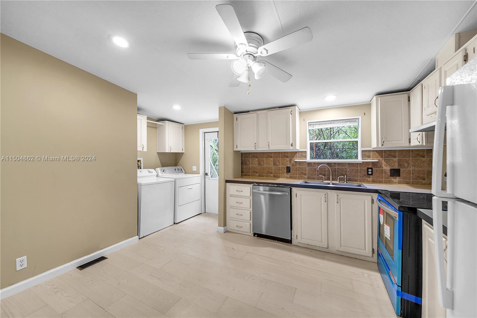LARGO HILANDS - Residential