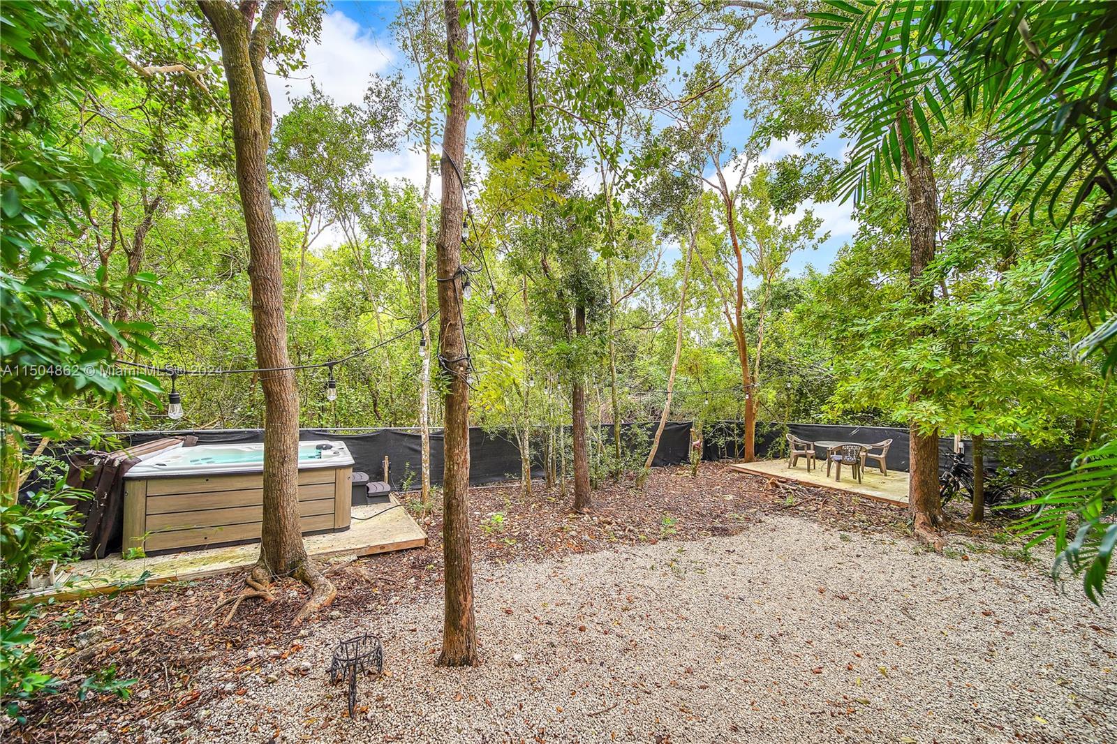 LARGO HILANDS - Residential