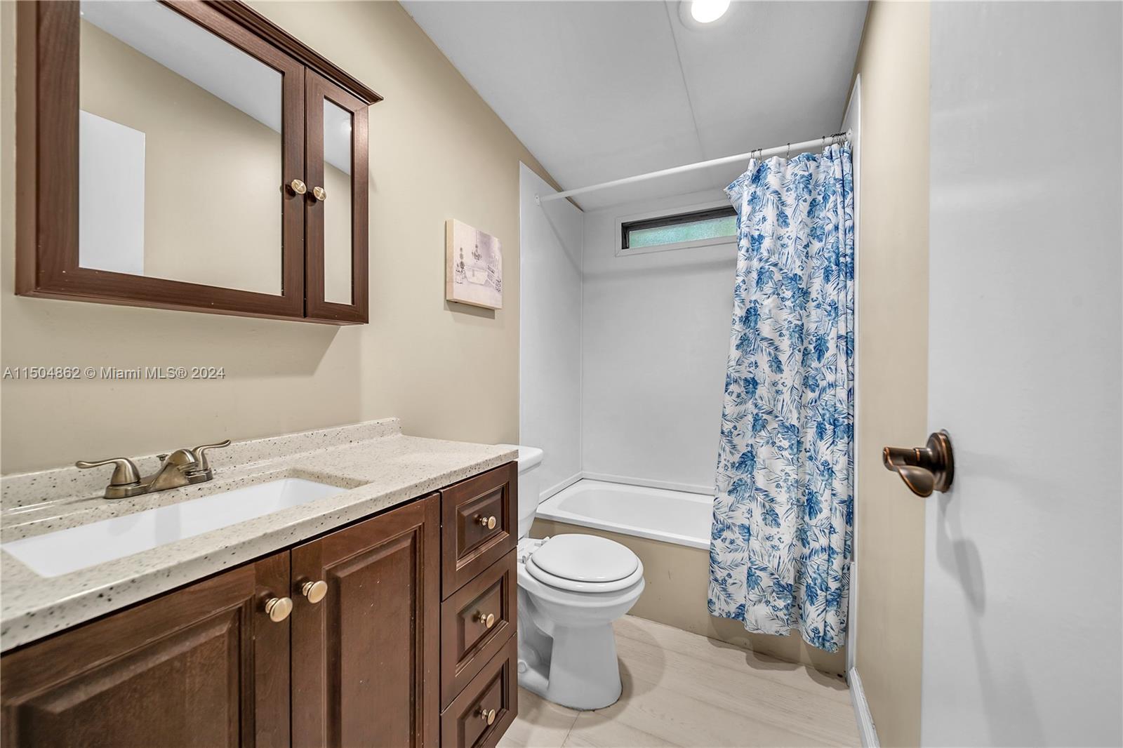 LARGO HILANDS - Residential