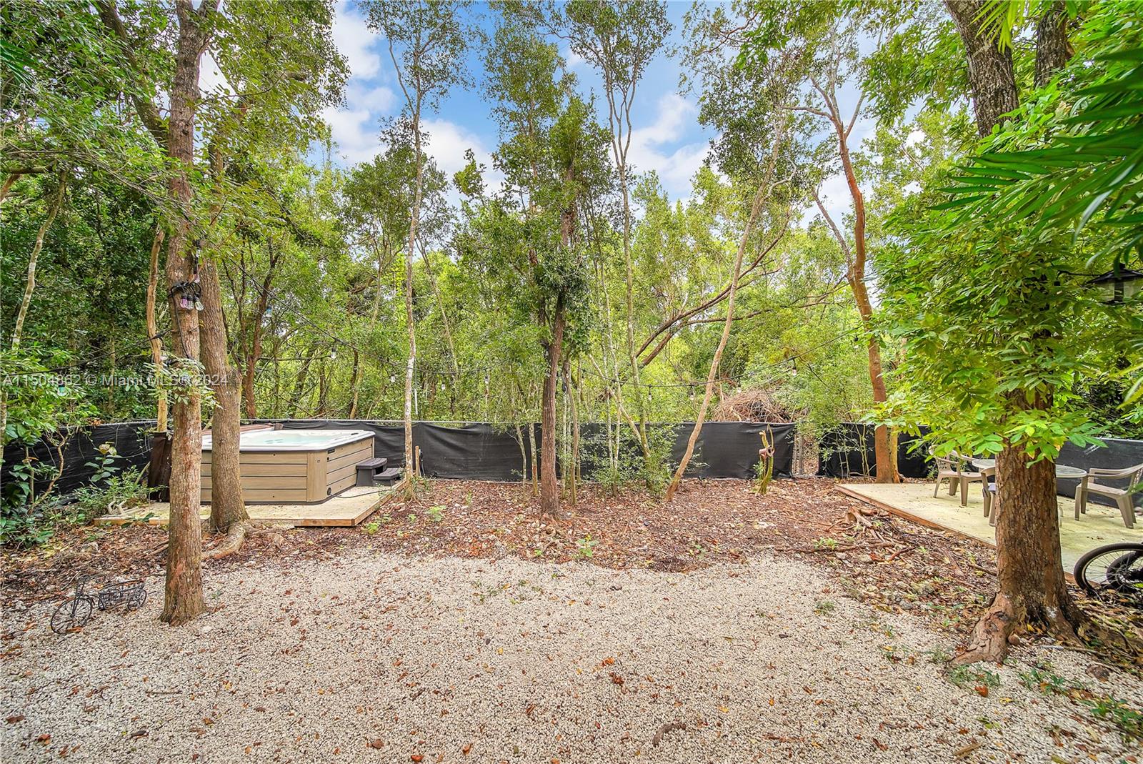 LARGO HILANDS - Residential
