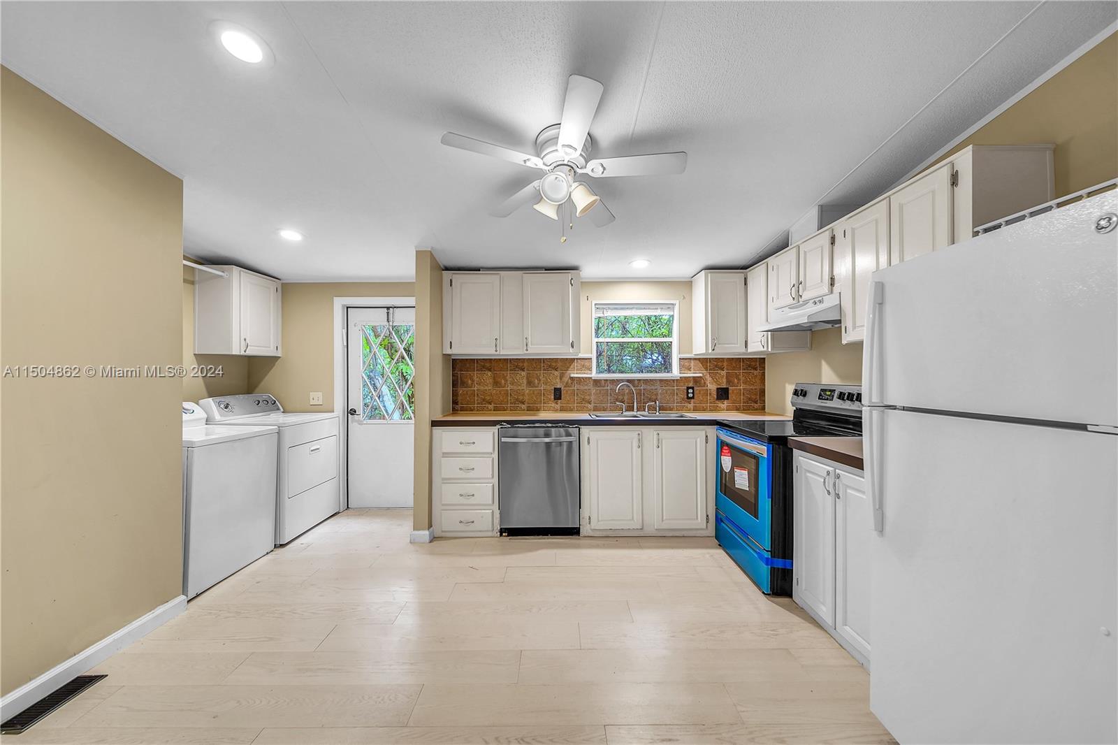 LARGO HILANDS - Residential