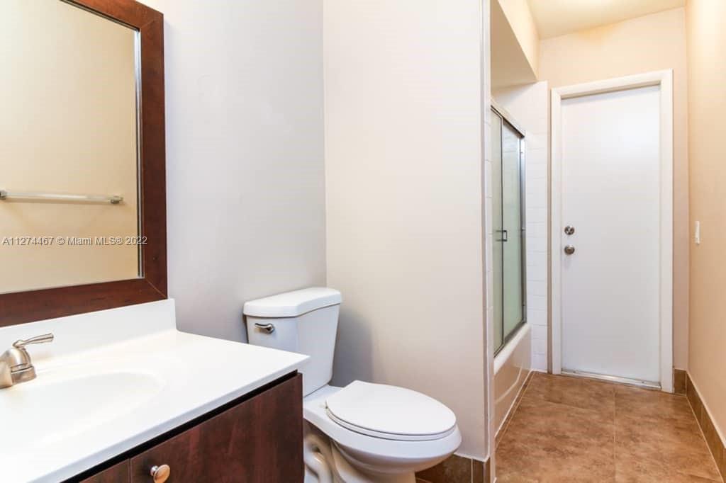 PEMBROKE LAKES SEC 1 - Residential Lease