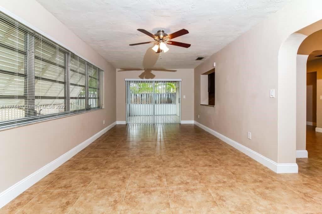 PEMBROKE LAKES SEC 1 - Residential Lease