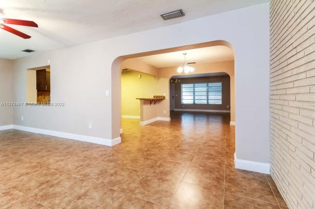 PEMBROKE LAKES SEC 1 - Residential Lease