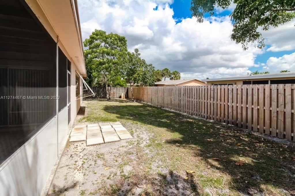 PEMBROKE LAKES SEC 1 - Residential Lease