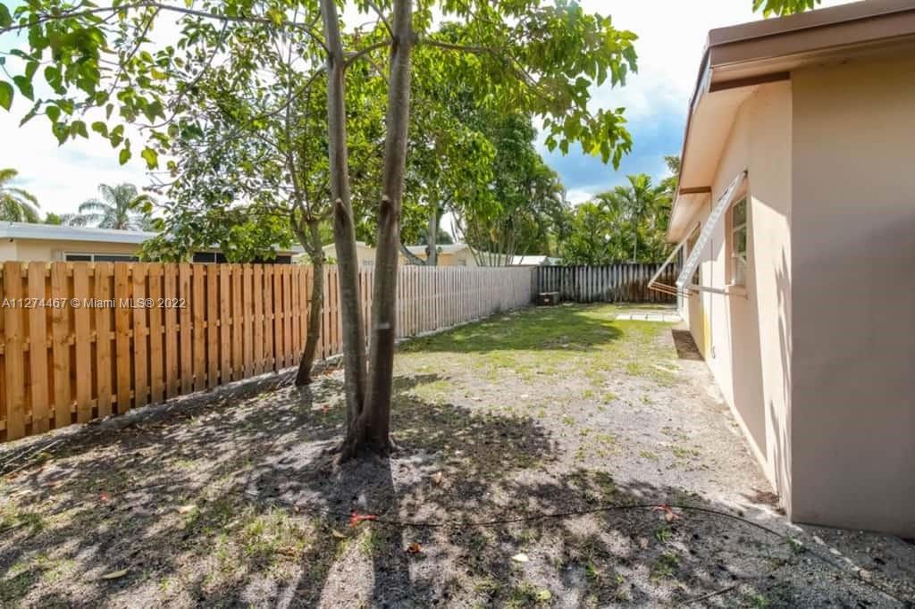 PEMBROKE LAKES SEC 1 - Residential Lease
