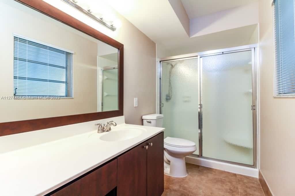 PEMBROKE LAKES SEC 1 - Residential Lease