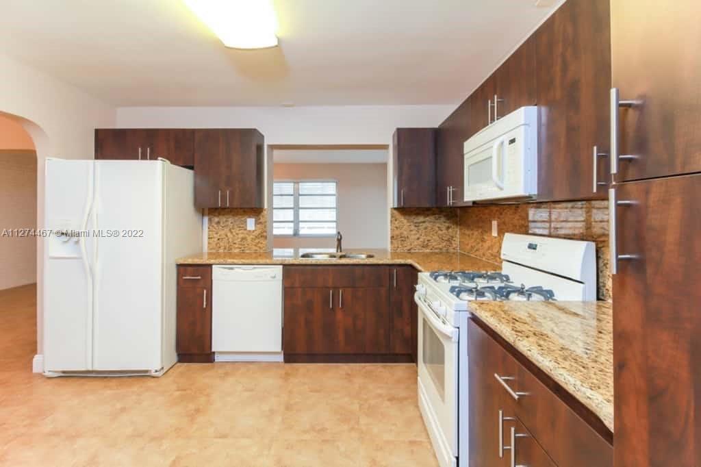 PEMBROKE LAKES SEC 1 - Residential Lease