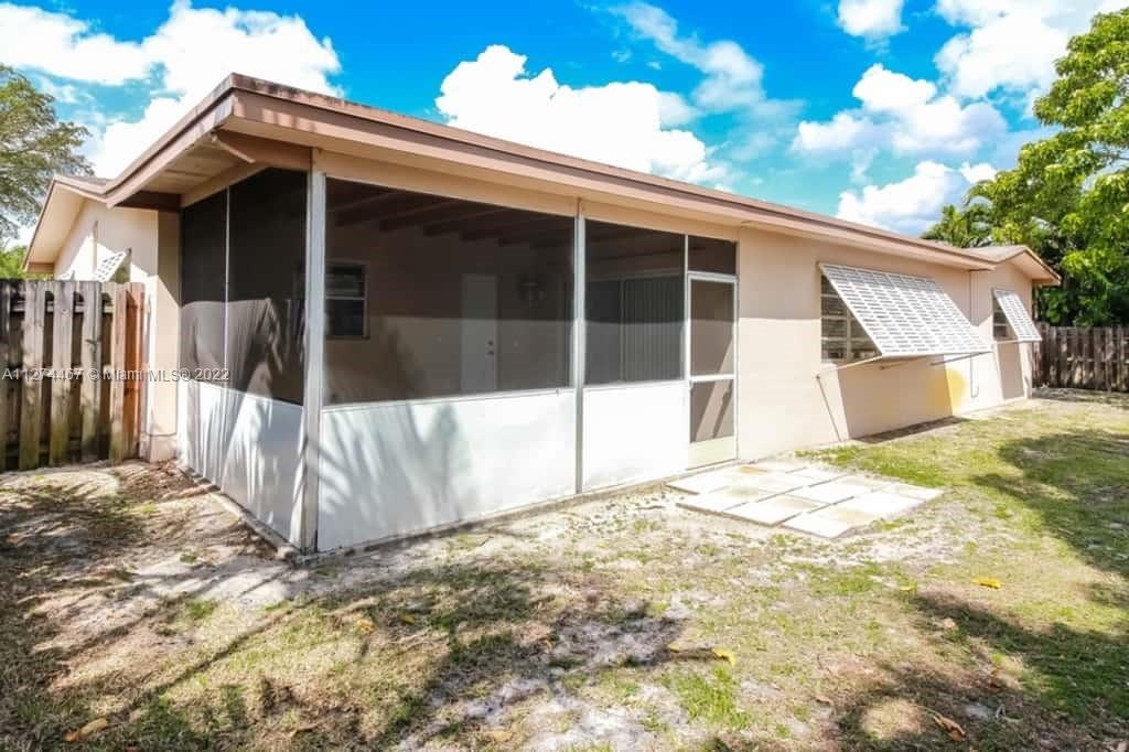 PEMBROKE LAKES SEC 1 - Residential Lease