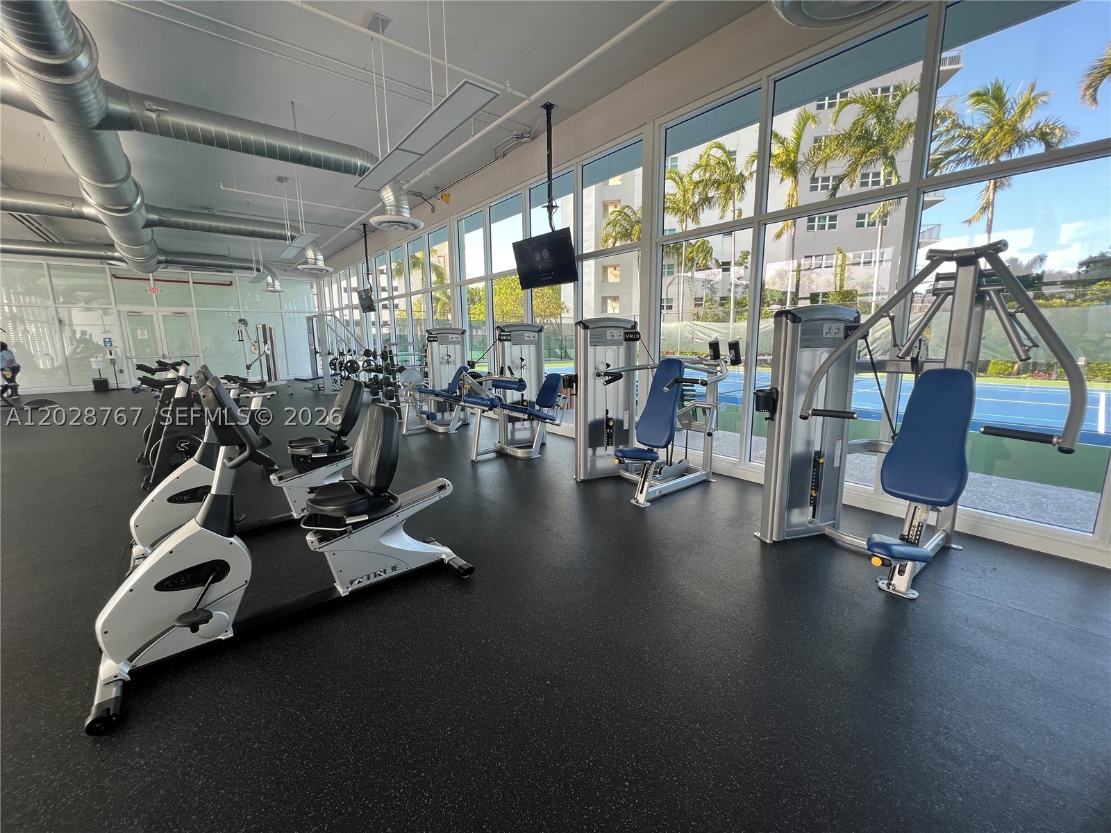 THE OAKS I CONDO - Residential Lease