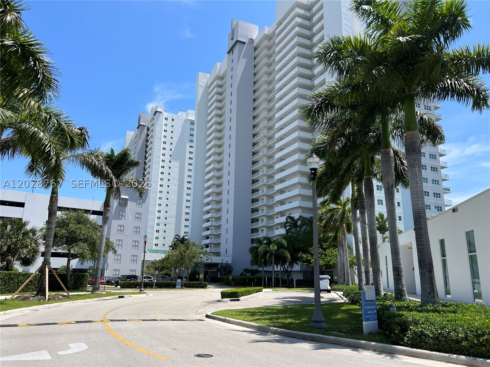 THE OAKS I CONDO - Residential Lease