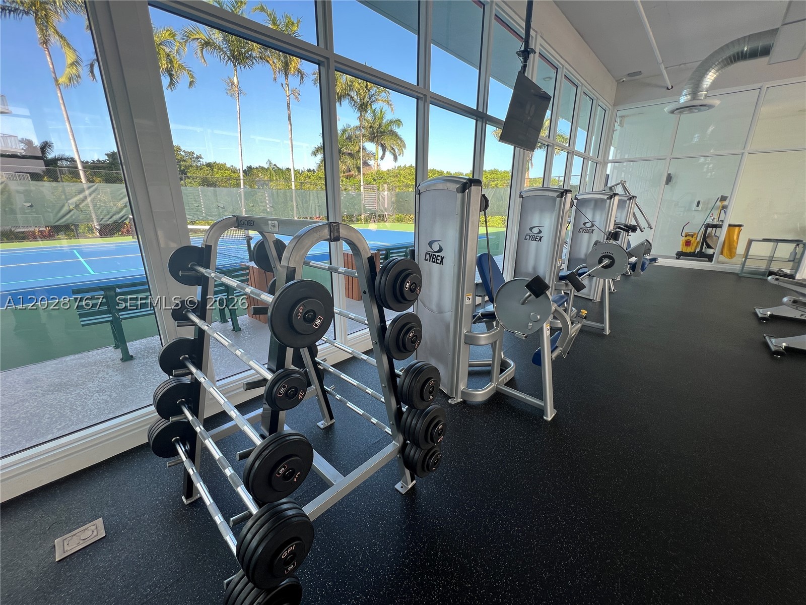 THE OAKS I CONDO - Residential Lease
