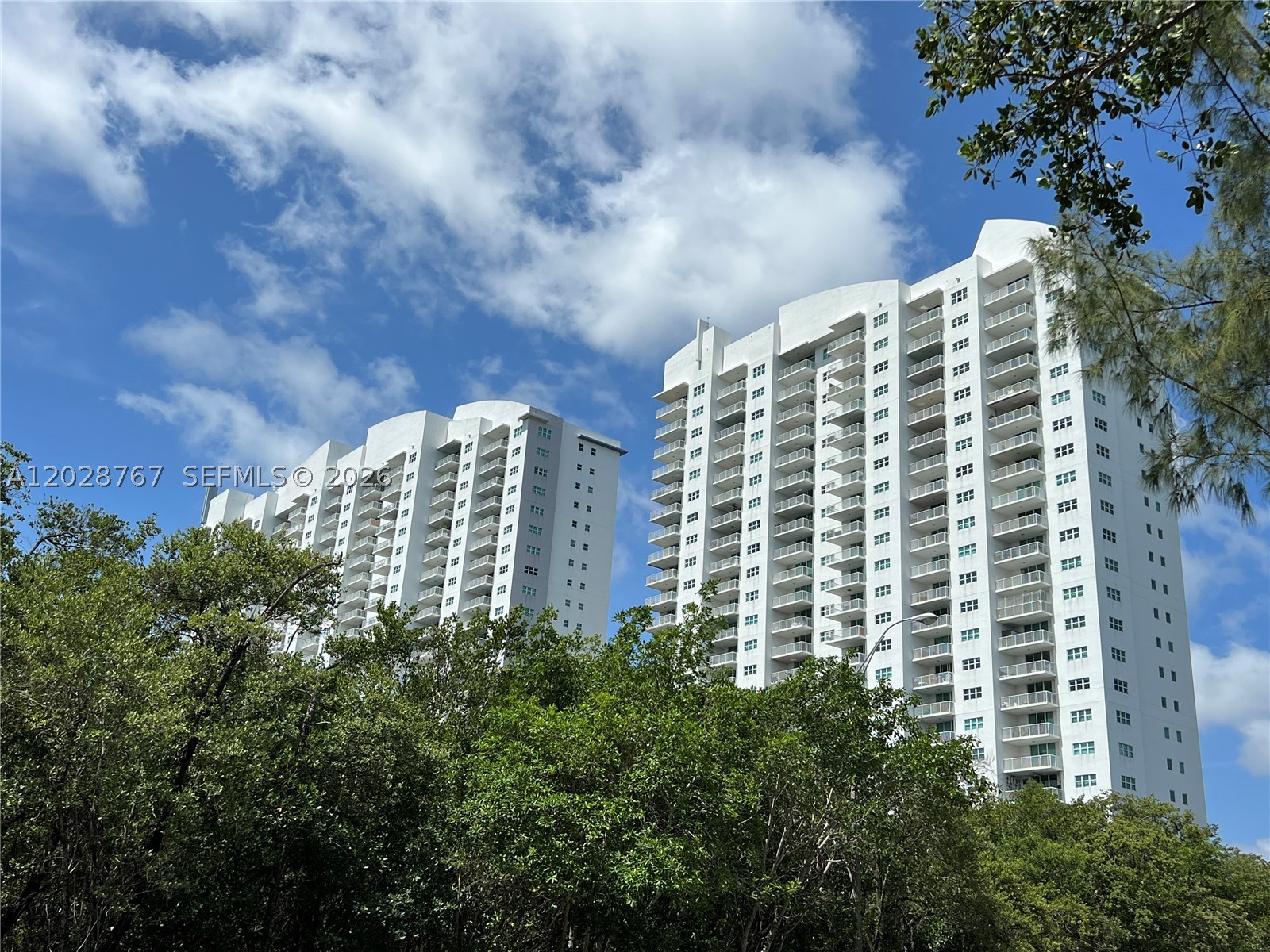 THE OAKS I CONDO - Residential Lease