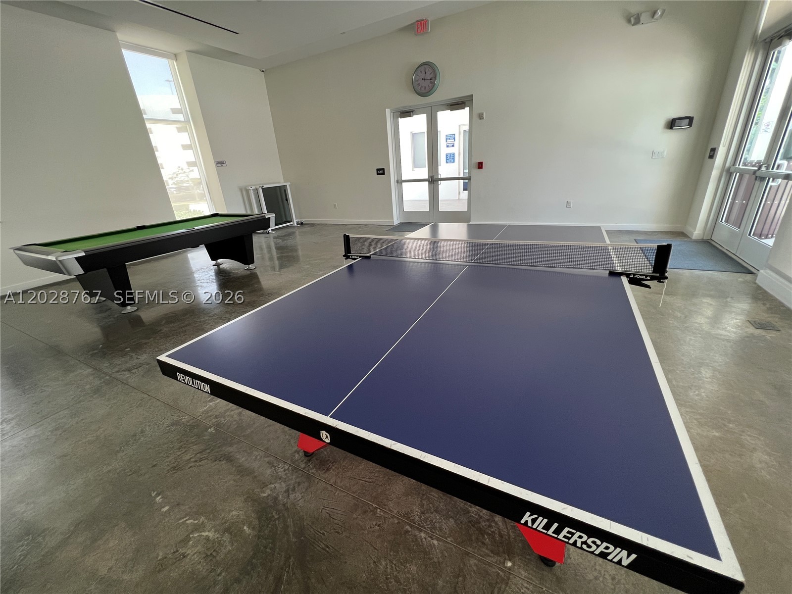 THE OAKS I CONDO - Residential Lease