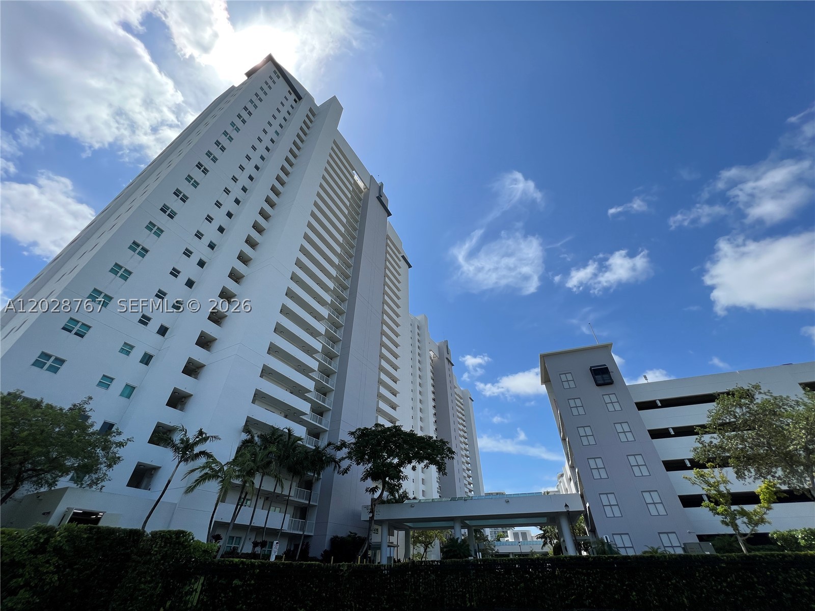 THE OAKS I CONDO - Residential Lease