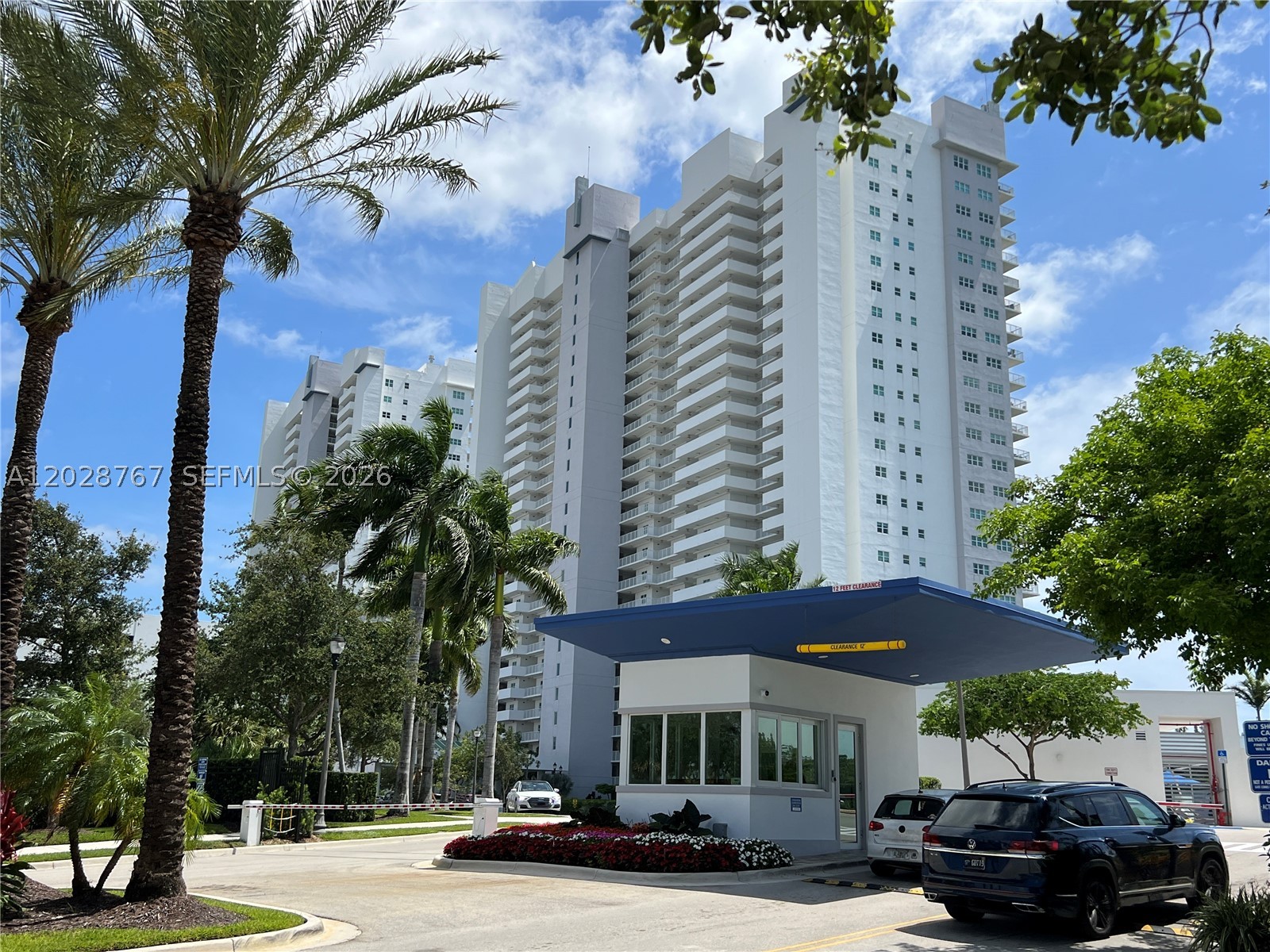 THE OAKS I CONDO - Residential Lease