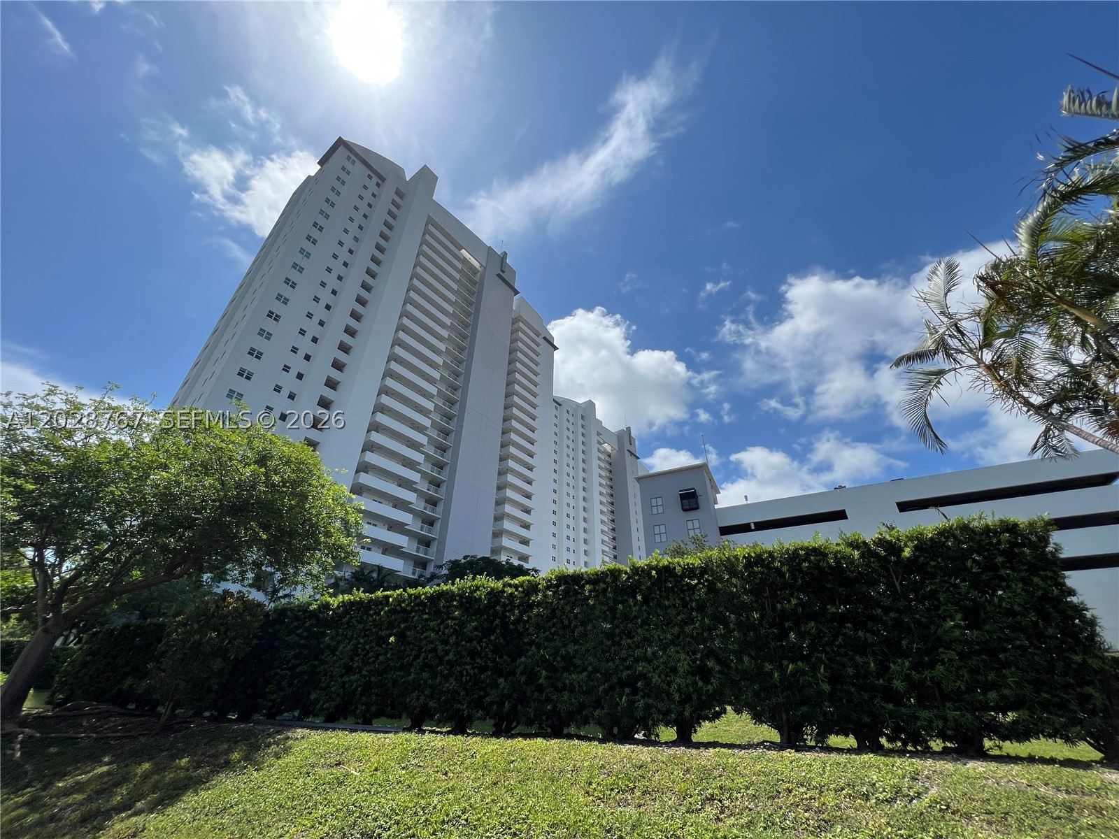 THE OAKS I CONDO - Residential Lease