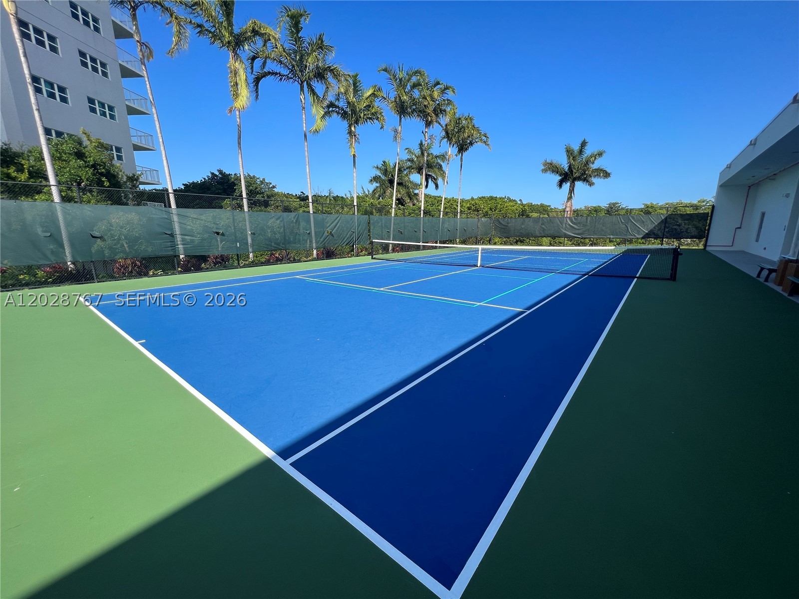 THE OAKS I CONDO - Residential Lease
