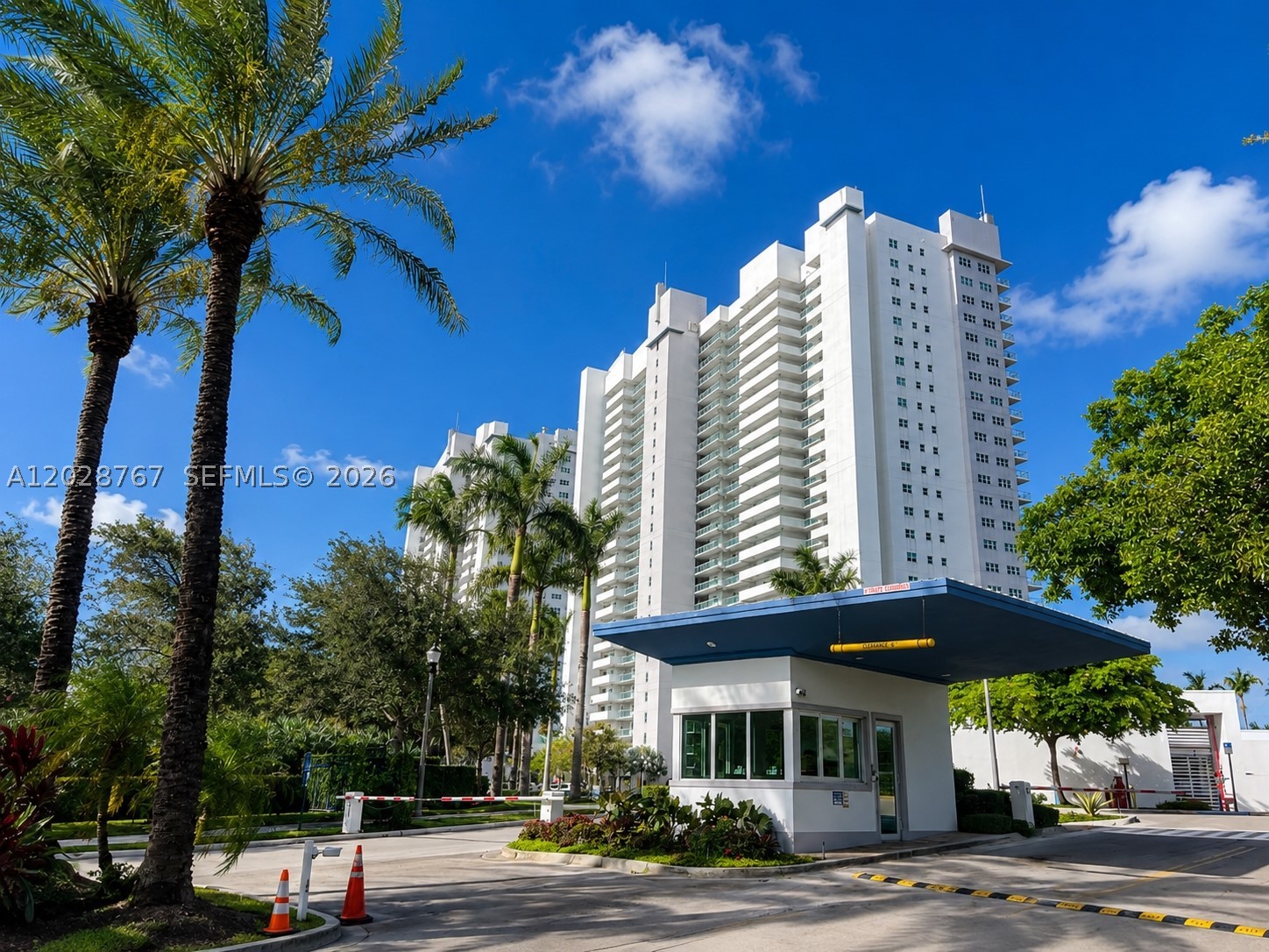 THE OAKS I CONDO - Residential Lease