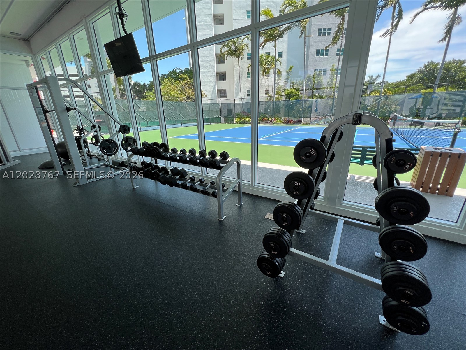THE OAKS I CONDO - Residential Lease
