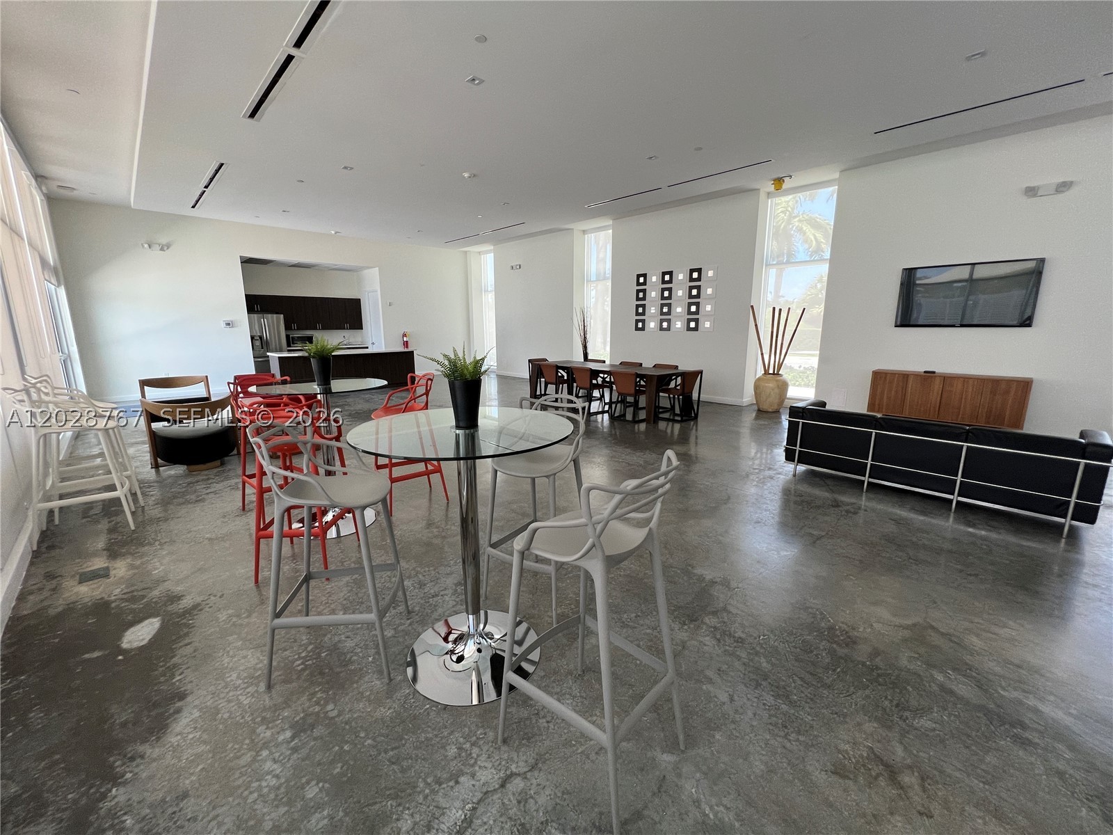THE OAKS I CONDO - Residential Lease