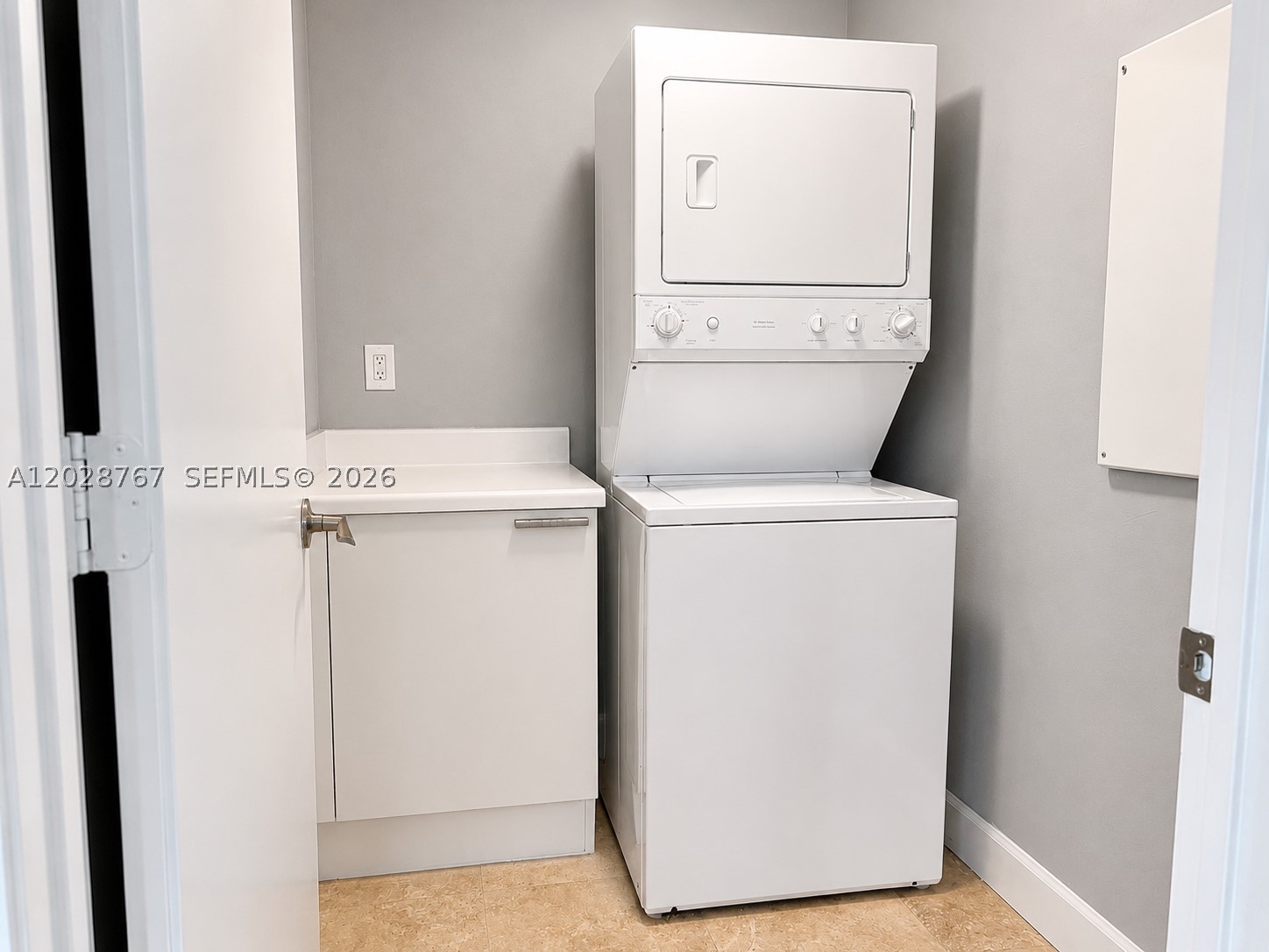 THE OAKS I CONDO - Residential Lease